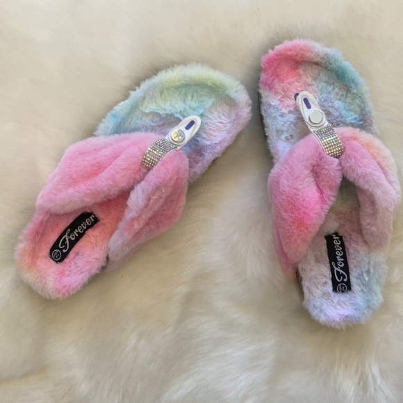 🆕 pastel rainbow cotton candy faux fur T-strap slipper in size 7.5 - Picture 5 of 6